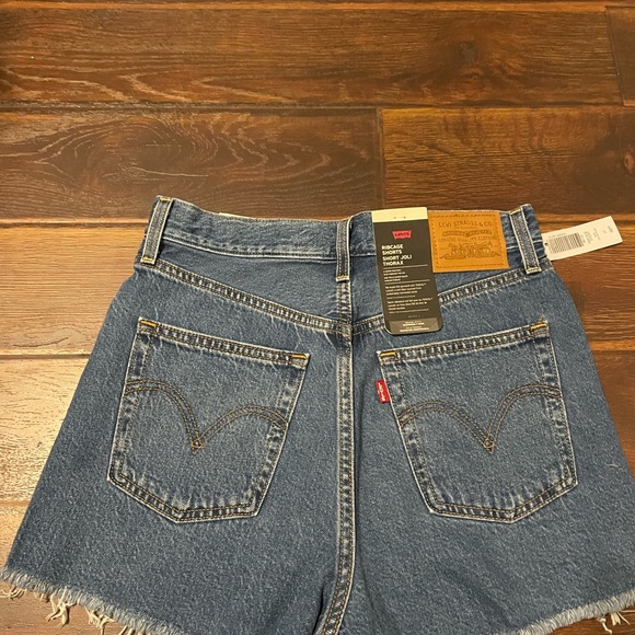 Brand new Levi Ribcage shorts - Picture 2 of 4